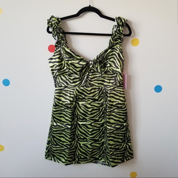 Capsule 98 size 8 ruffled green mini dress - Picture 1 of 6